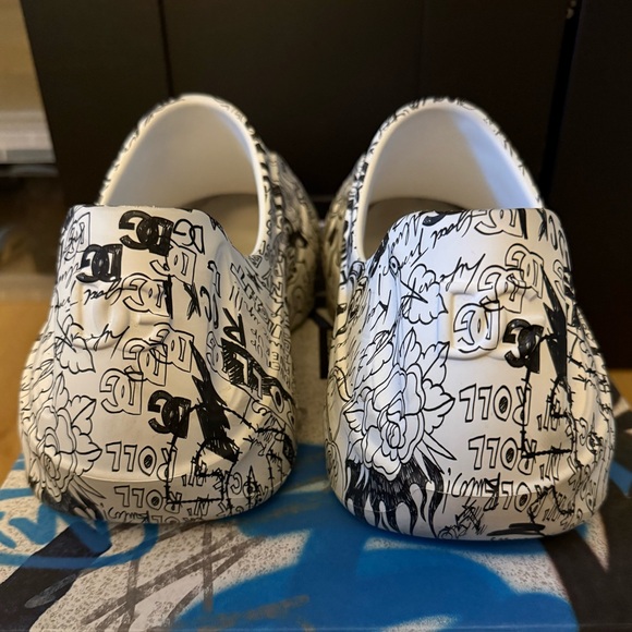Dolce & Gabbana Toy graffiti-print low-top sneakers - Picture 4 of 4